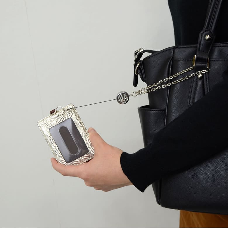  パスケース レディース リール付き 定期入れ 日本製 本革 Neutral Gray